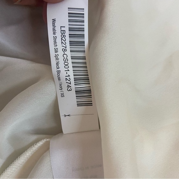 Quince Washable Stretch Silk Split Neck Blouse Sz XS Ivory Cream NEW - Picture 6 of 6